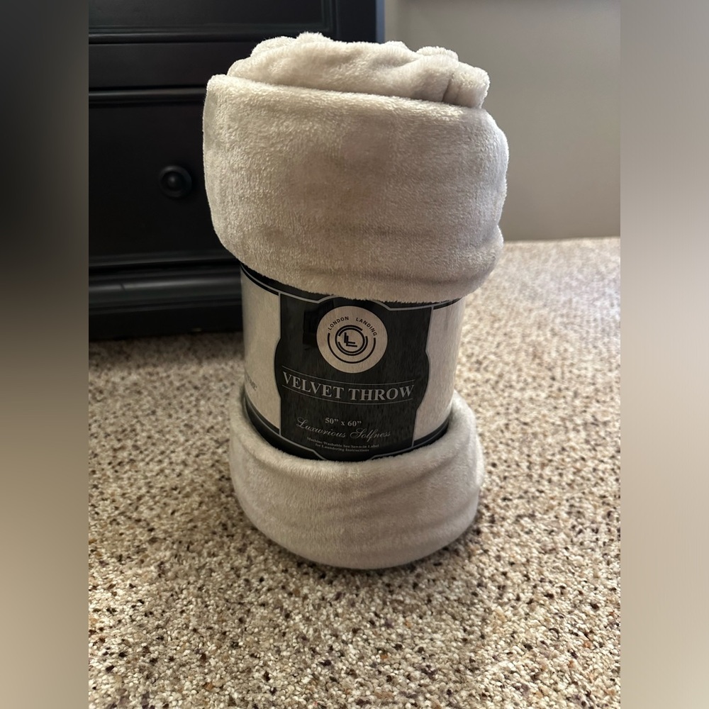 Throw blanket